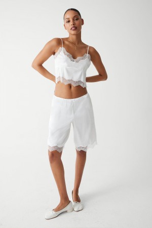 Frankies Bikinis Snuggle Satin Capri Short Blanche | 9087CAHVT